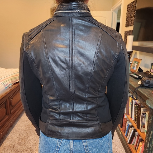 Leather jacket - Picture 3 of 4